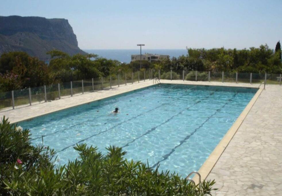 Superbe Piscine, Tennis, Vue Et Decore Avec Gout Appartement Cassis